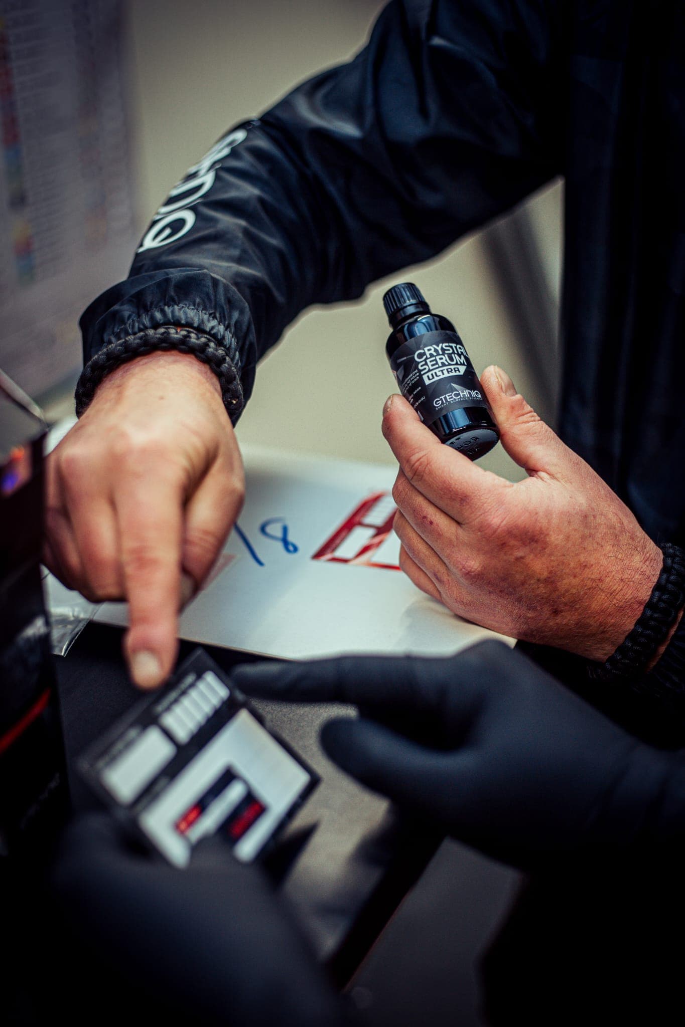 Uitleg over Crystal Serum coating bij een auto